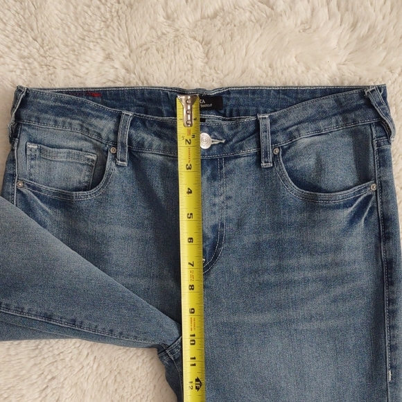 True Religion Becca Mid Rise Bootcut, Size 31. - Picture 12 of 17